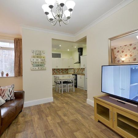 Spacious Modern Ground Floor Apartment, For Up To 6 Guests Scarborough Exterior foto
